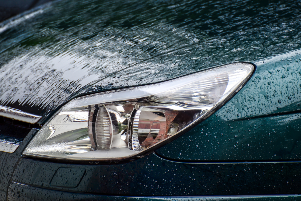 Eliminación de opacidad y suciedad en los faros del coche